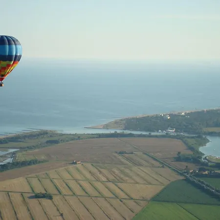 Charming 500m From The 비비오네