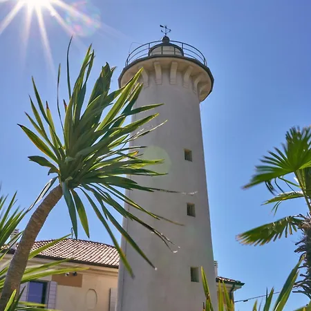 Charming Villa 500M From The Beach 比比翁