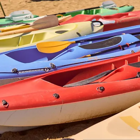 Charming 500m From The דירה